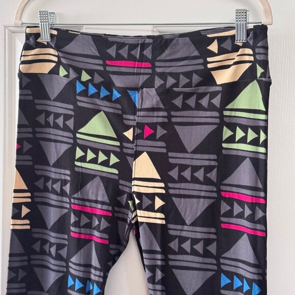 Lularoe Black Geometric Print Leggings TC Tall and Curvy New in Package - Picture 4 of 10